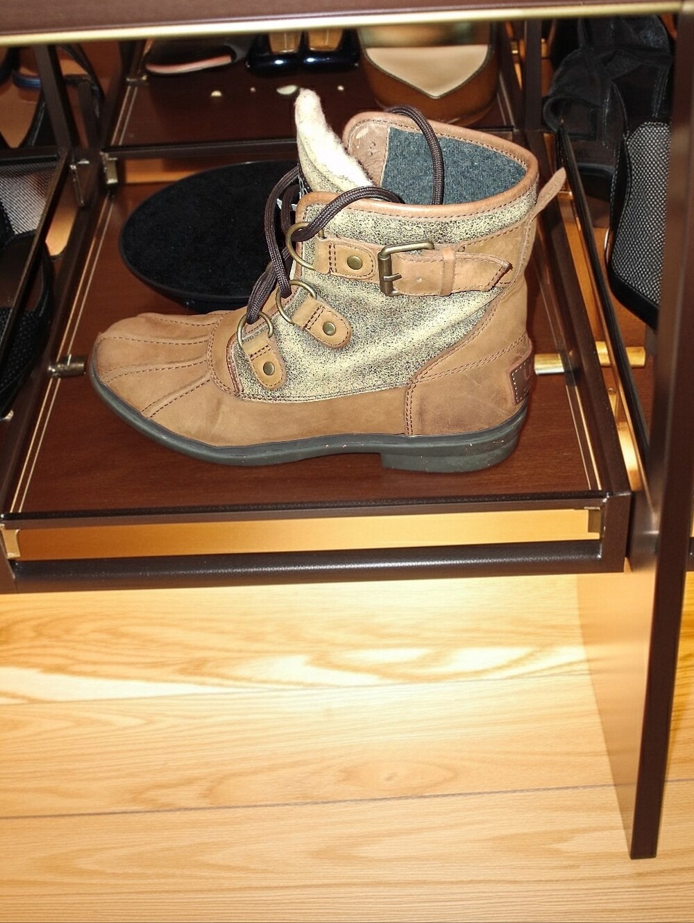 UGG Women's Tan Brown Waterproof Lace-Up Boot SIZE 7